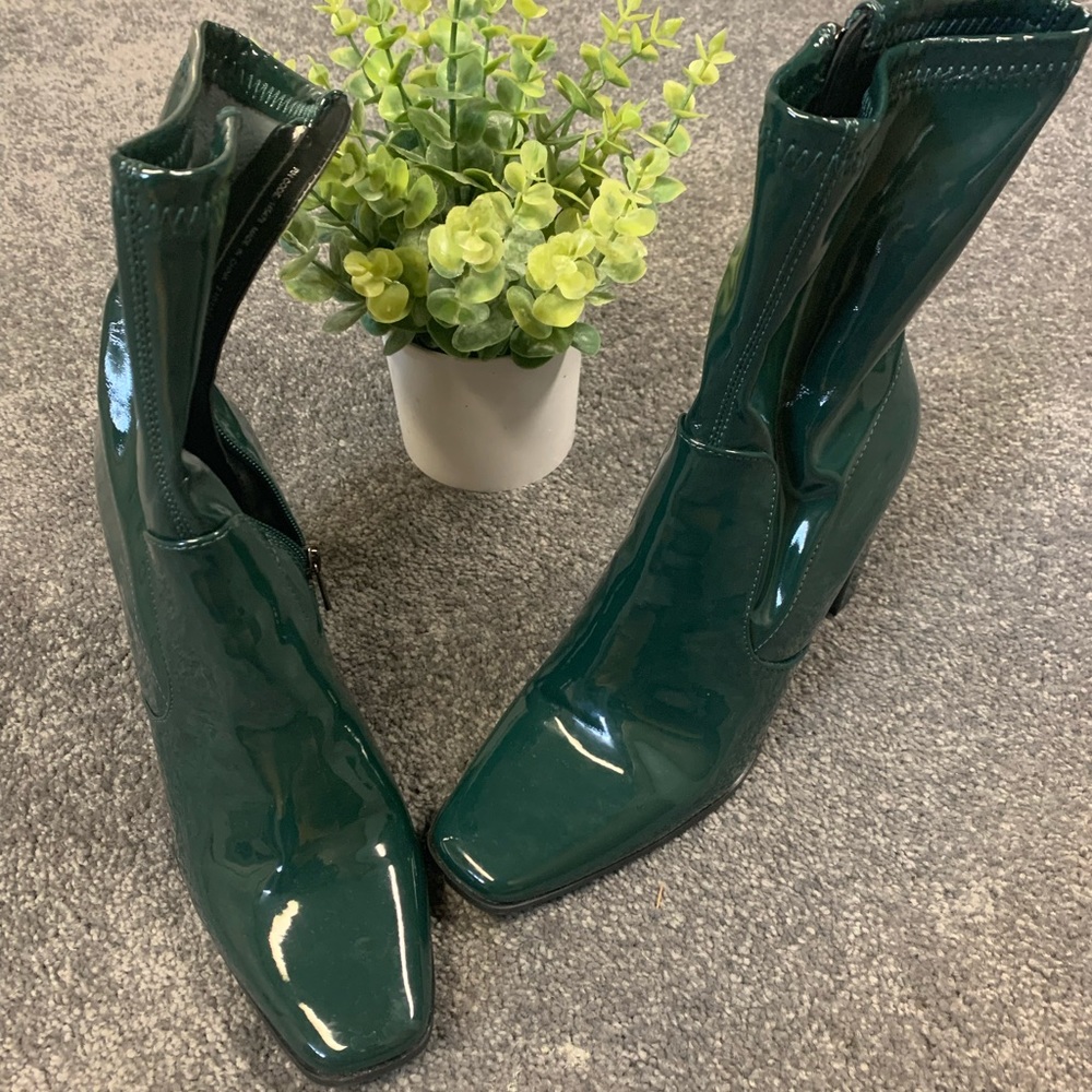 Chic Hunter Green Chunky Heels✨